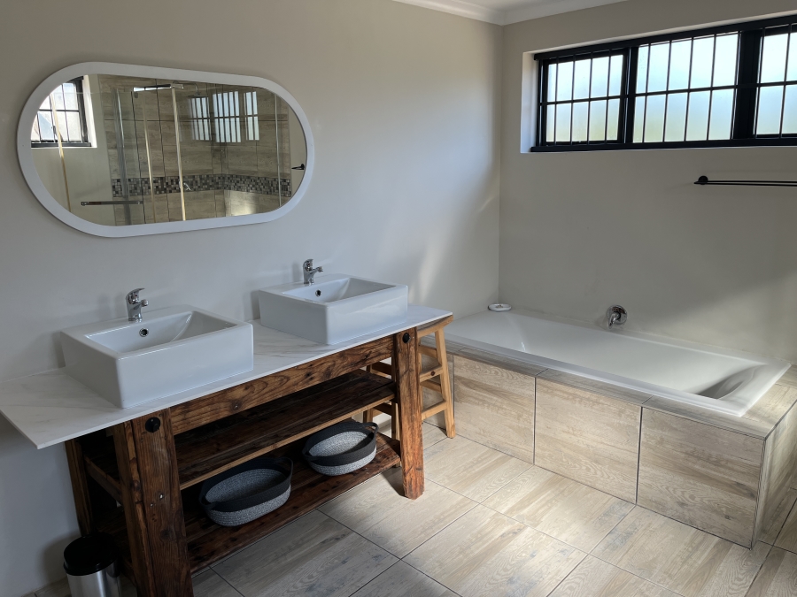 To Let 2 Bedroom Property for Rent in Pringle Bay Western Cape